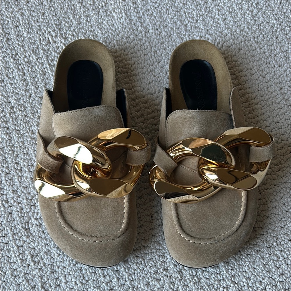 JW ANDERSON Tan Mules with Gold Chain